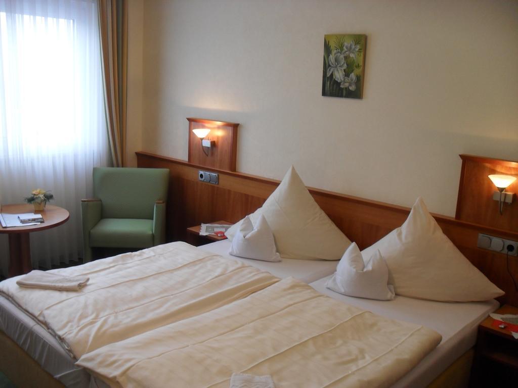Hotel Reichsschenke Zum Ritter Götz Garni Kröv Zimmer foto