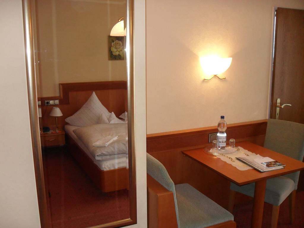 Hotel Reichsschenke Zum Ritter Götz Garni Kröv Zimmer foto